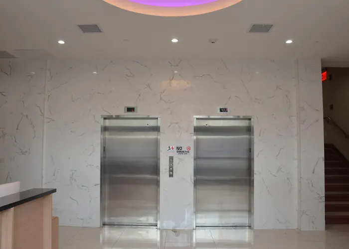 Lic Plaza Hotel